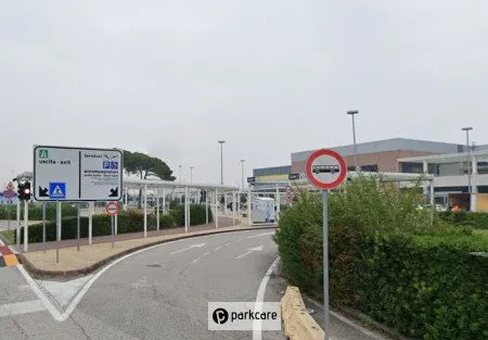 Parcheggio Short Stay Aeroporto Venezia foto 3