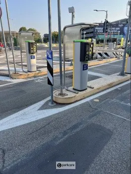 Parcheggio P4 New Aeroporto Linate foto 2